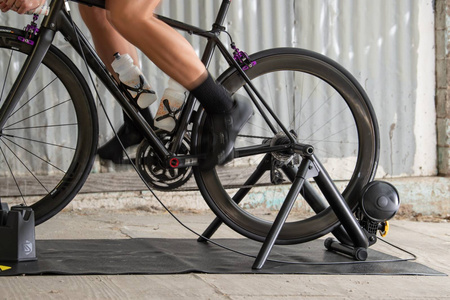 Trenażer Rowerowy Magnetyczny Domowy Saris Mag+ z adapterem
